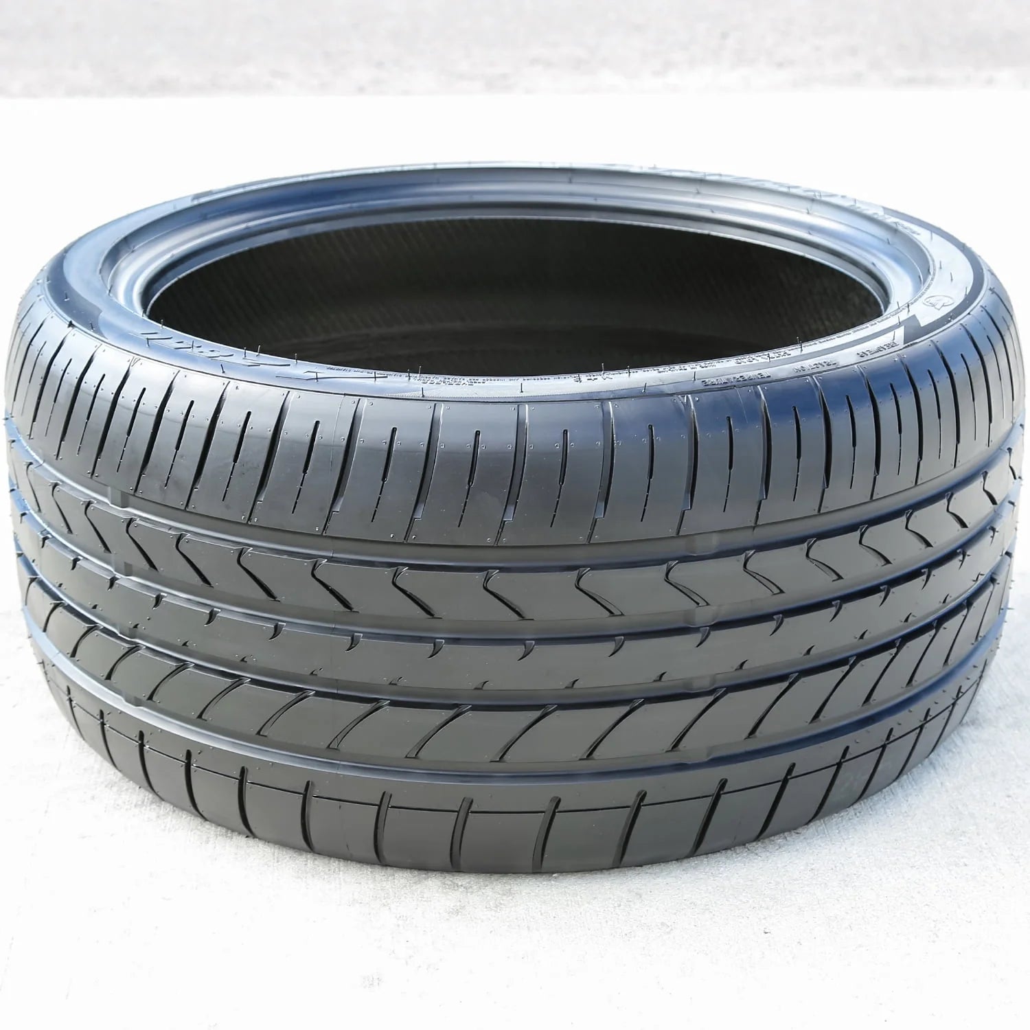 A set of 4 (4265/35R20 99Y XL high-performance tires for: 2015-23 Ford Mustang EcoBoost Premium, 2012-13 Audi A7 Quattro Base