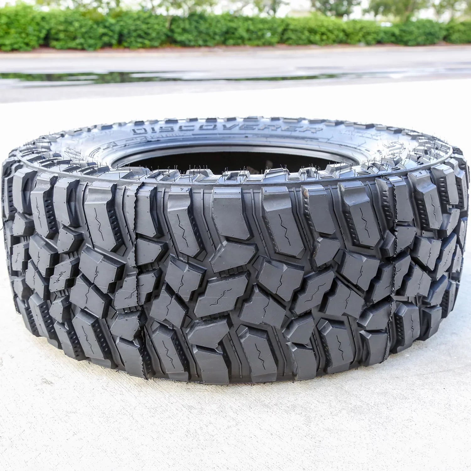 A pair of 2 (two) models of STT professional LT 35X12.50R20 121Q E (10 layers) off-road tires (MT/M/T type off-road tires)