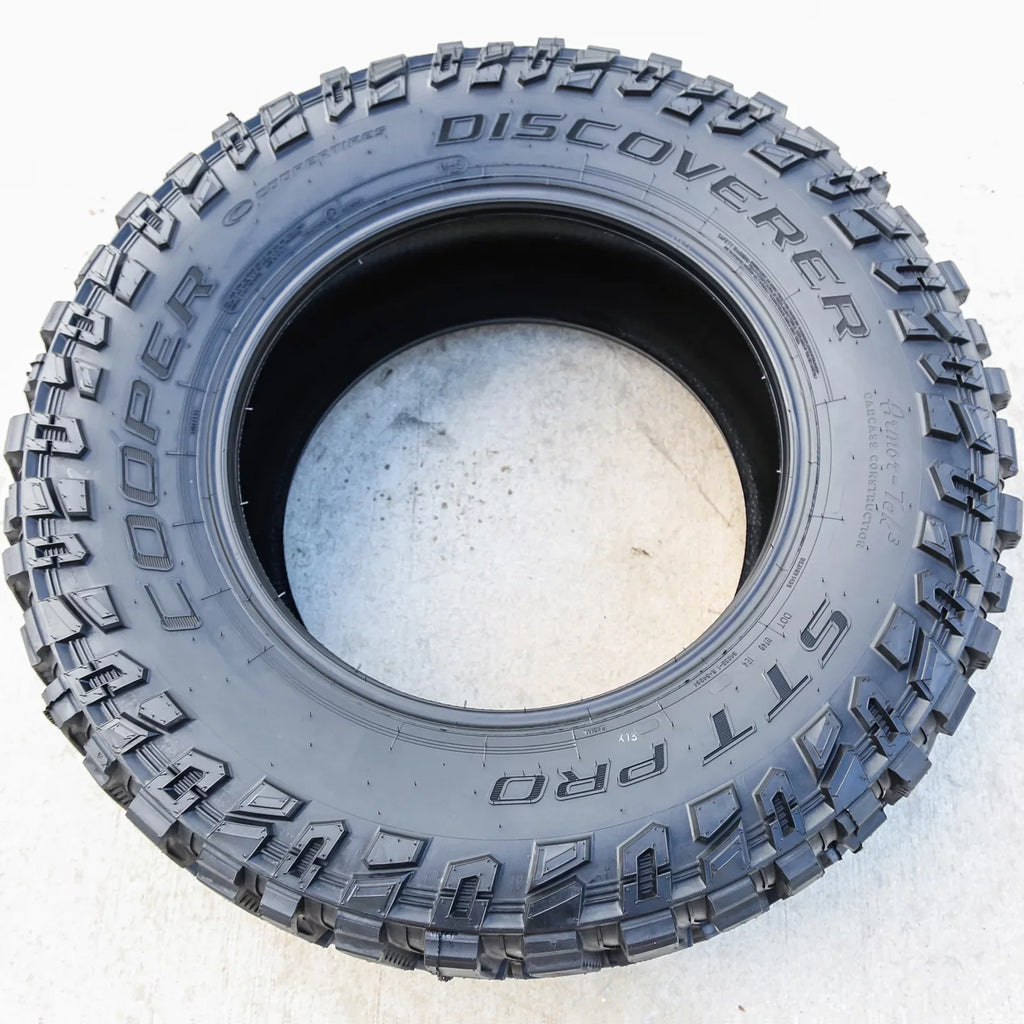 A pair of 2 (two) models of STT professional LT 35X12.50R20 121Q E (10 layers) off-road tires (MT/M/T type off-road tires)