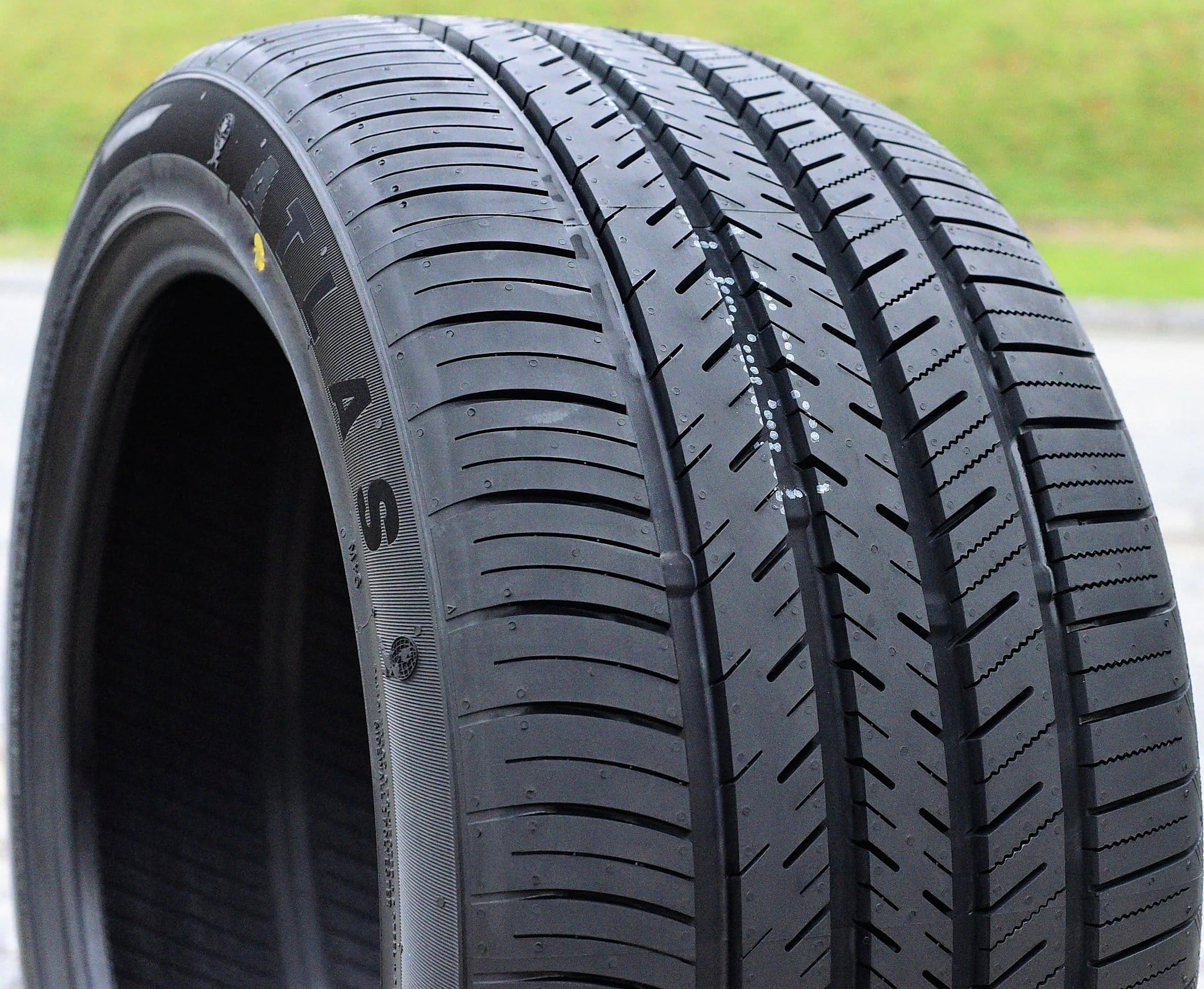 A pair of 2 (2)A/S 265/50R19 110W XL high-performance tires fit: 2019 BMW X5 xDrive40i, 2022-23 BMW X5 sDrive40i