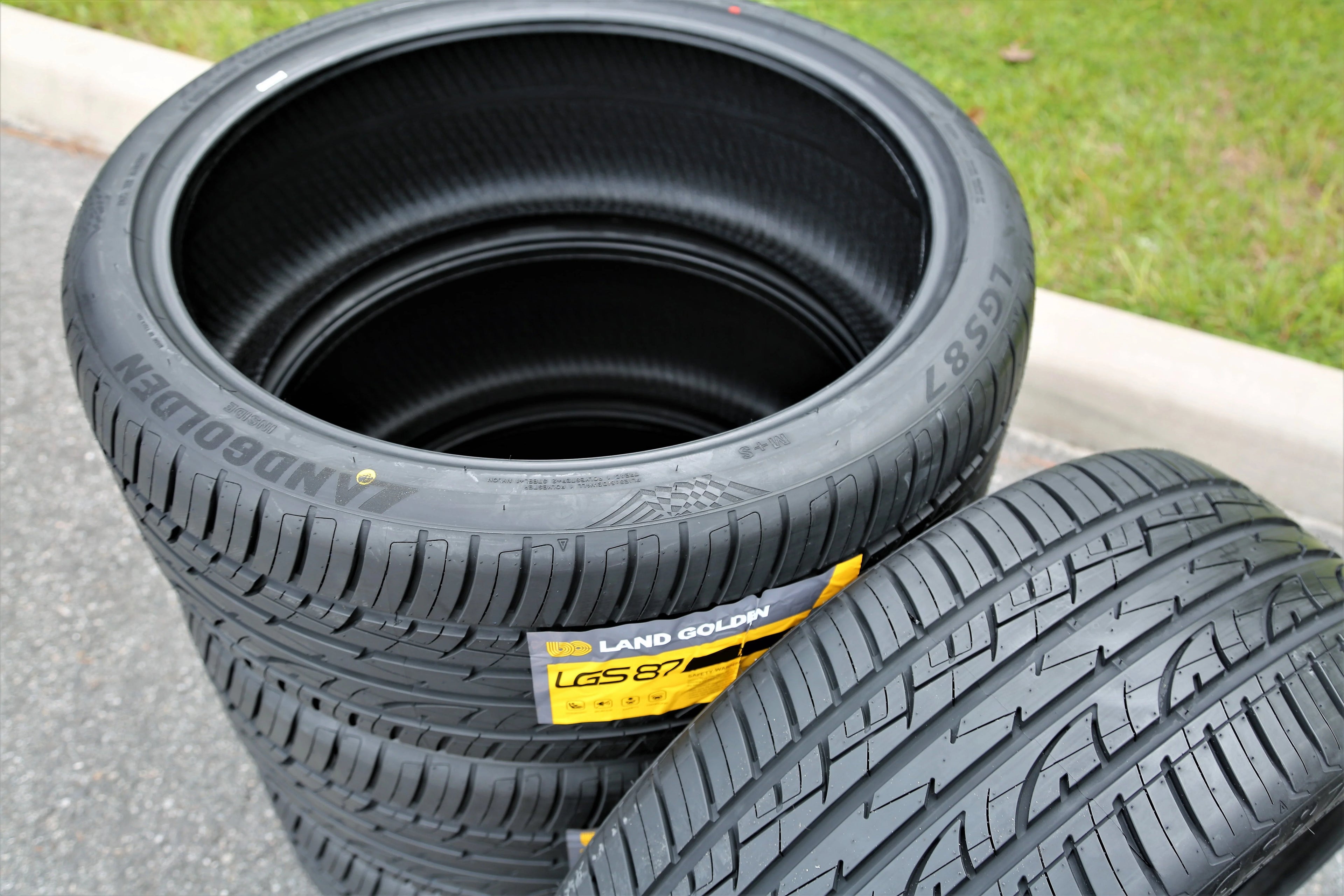 A set of 4 (quad) 275/40R20 ZR 106W XL full season performance tires
