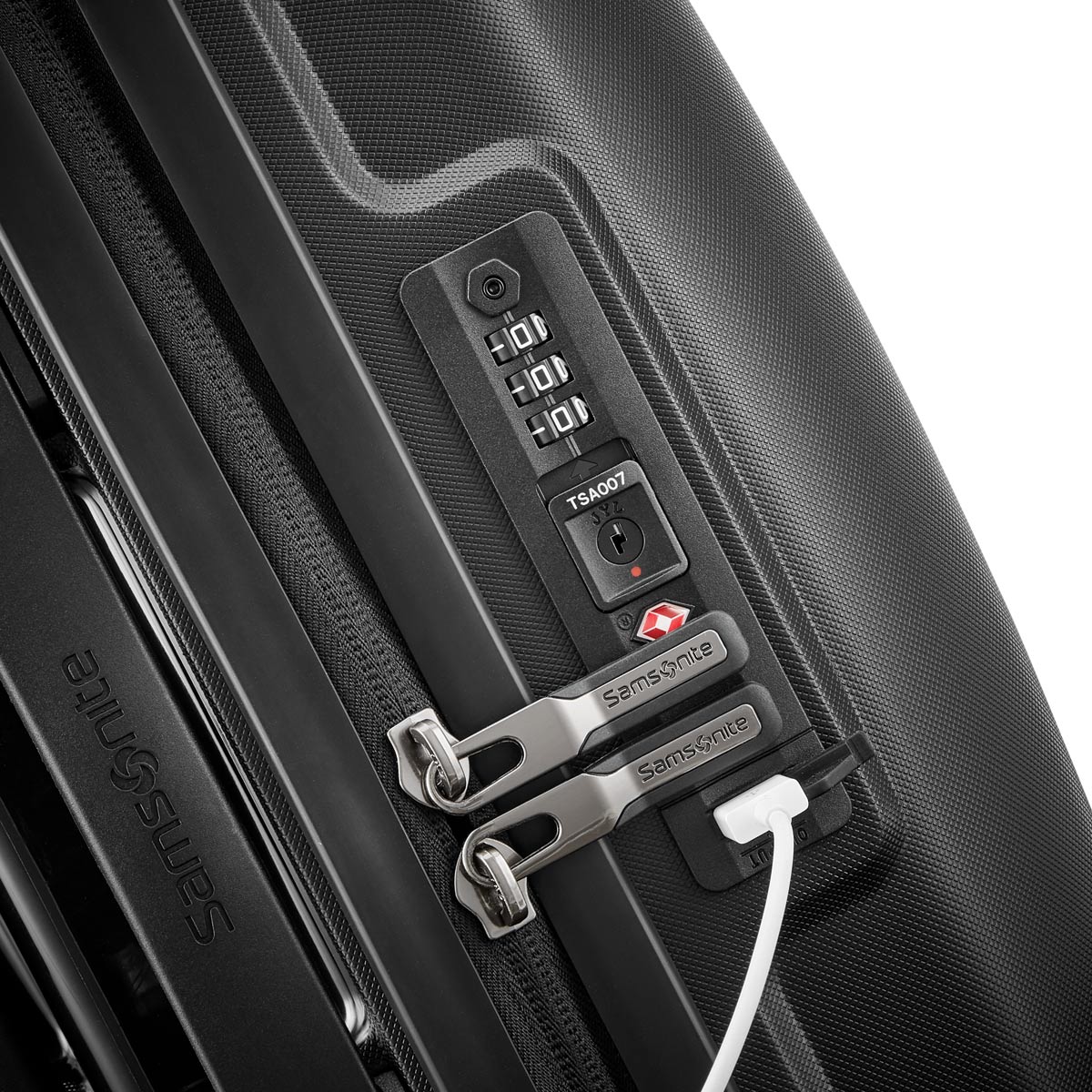 Samsonite Outline Pro 22x14x9 Carry On Spinner(Midnight Black)