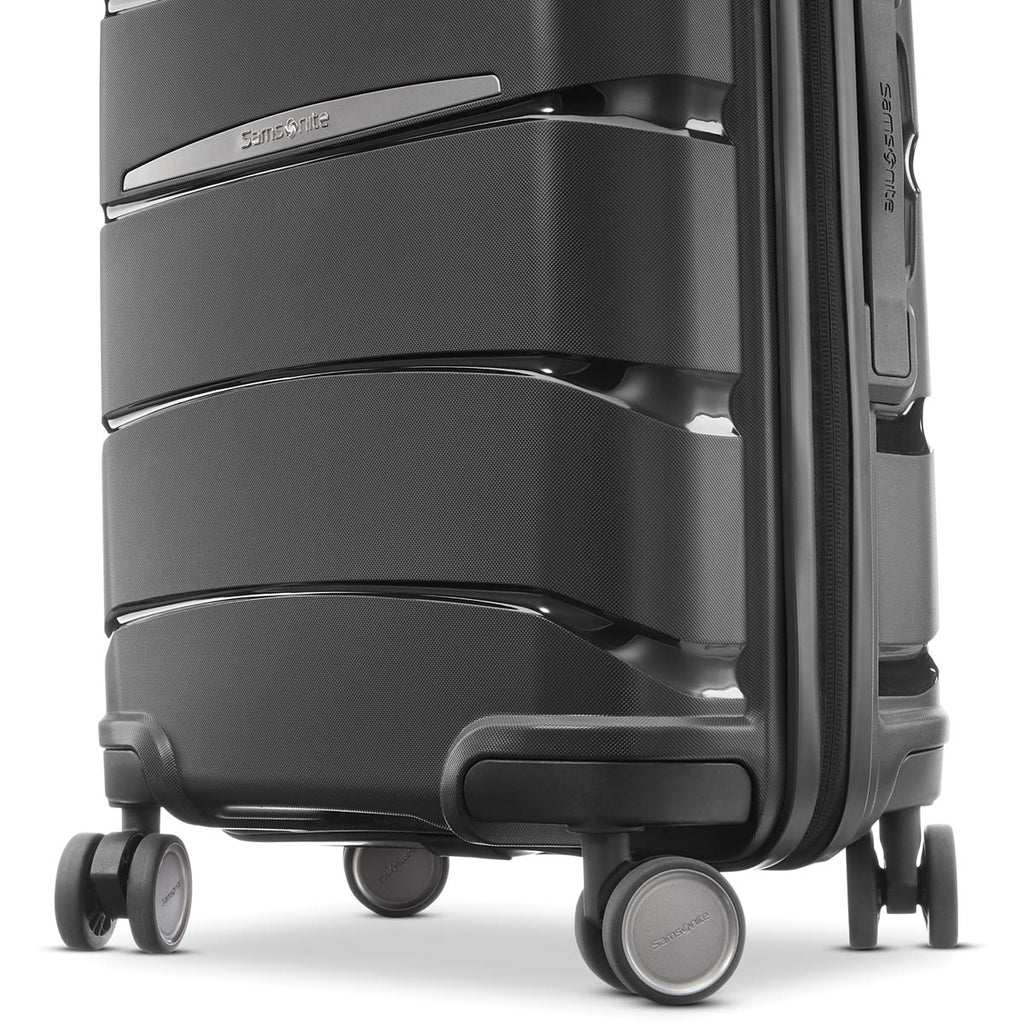 Samsonite Outline Pro 22x14x9 Carry On Spinner(Midnight Black)